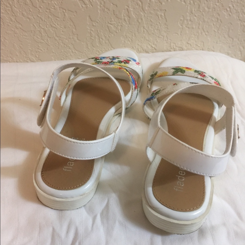 Fladeo White Cute Sandals. Size 37. - Picture 2 of 6
